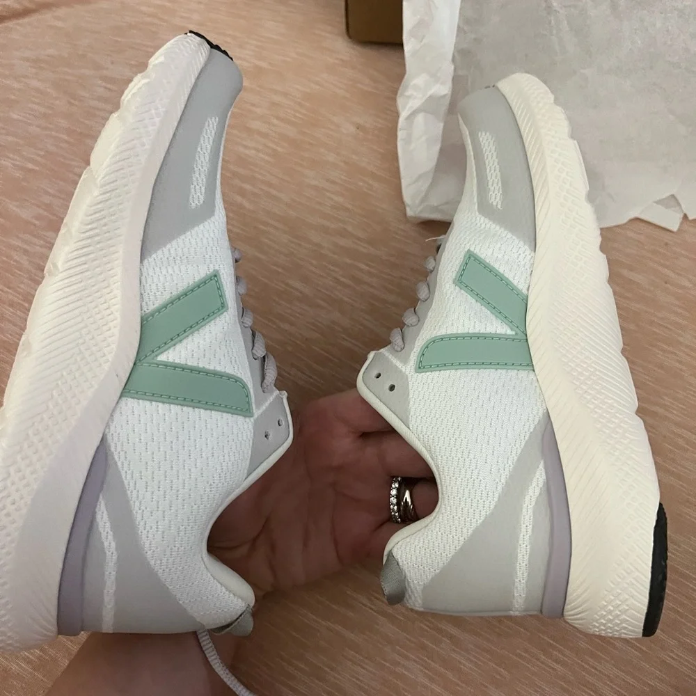 NEW IN BOX Veja Impala Engineered Mesh in Eggshell Matcha - Picture 5 of 15